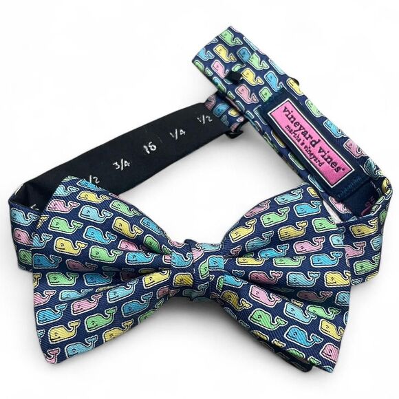 100% Silk Classic VV Whale Print Bow-Tie - Picture 3 of 8
